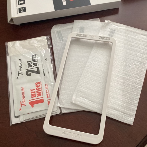 Trianium 3pk screen protector IPhone 11 Pro - Picture 2 of 4